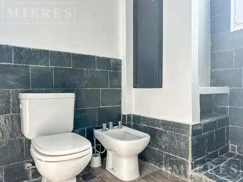Casa en venta sobre lote a la laguna en El Cantón Barrio Islas 1