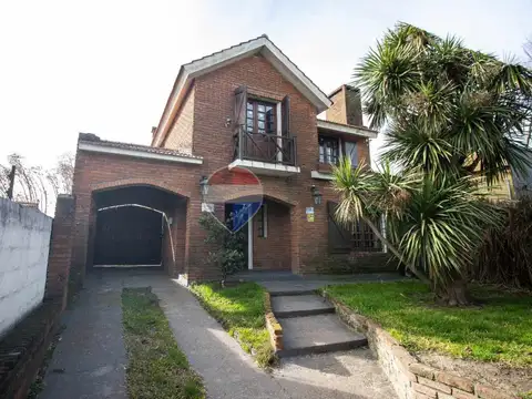 Venta casa  Colón 3 dormitorios, 3 baños, fondo