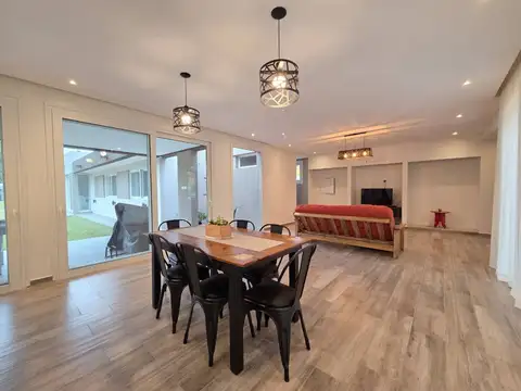 Casa en Venta en Miralagos, USD 297.000