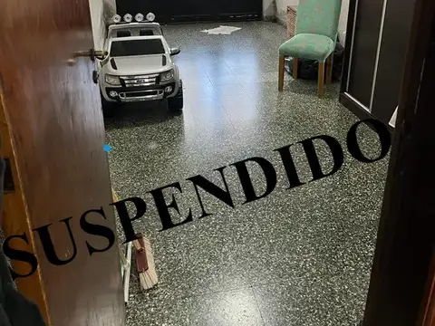 CASA EN VENTA CON GALPON - VILLA LUZURIAGA