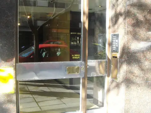 Av Directorio 100, Piso 1