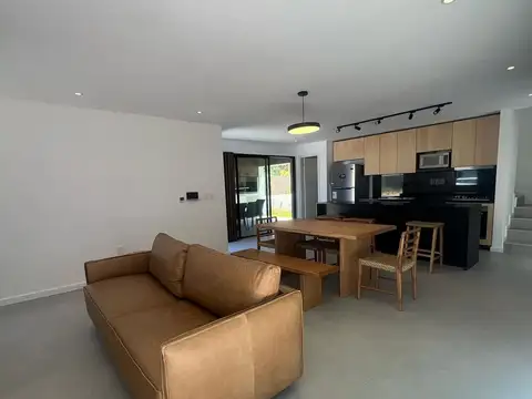 Casa 4 ambientes con 3 baños