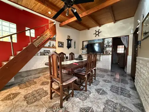 Casa 5 ambientes con 2 baños