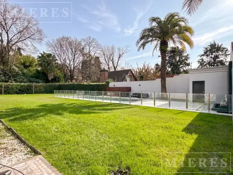 Muy linda casa de estilo moderno en venta en Las Lomas de San Isidro.