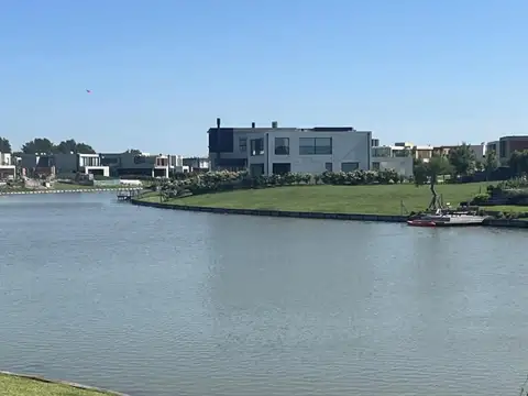 Lote al Agua en Venta en Carpinchos, Nordelta 100