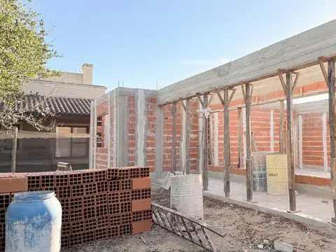 Casa en Venta con 2 cocheras