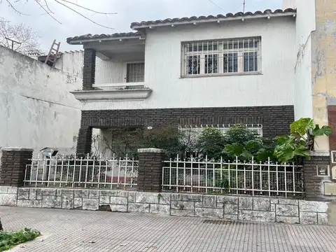 Casa 3A  Garaje, Fondo libre A Refaccionar Carrasco 767