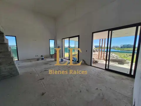 Casa en Venta con 5 cocheras