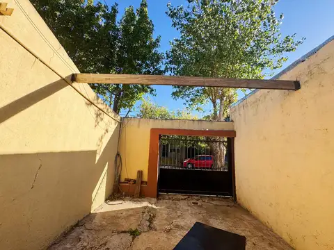 Casa 4 ambientes con 1 baño