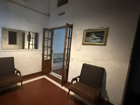 Casa 33 ambientes con 6 baños