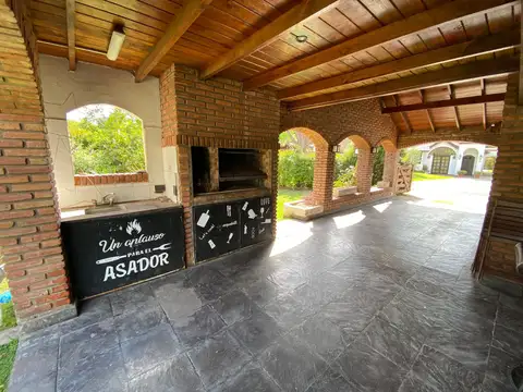 Casa en Venta con 2 cocheras