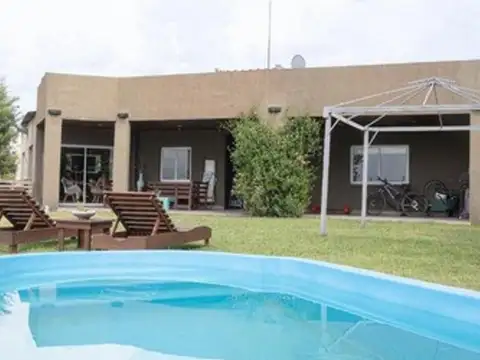 Casa 4 ambientes con 3 baños