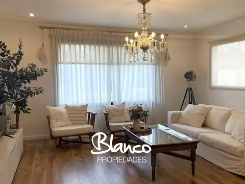 Casa en Alquiler con 2 cocheras