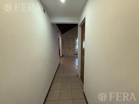 Casa 5 ambientes con 2 baños