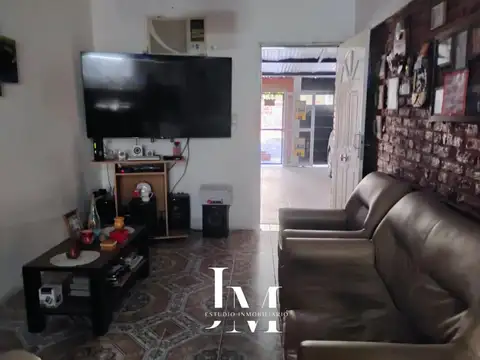 Casa 4 ambientes con 2 baños