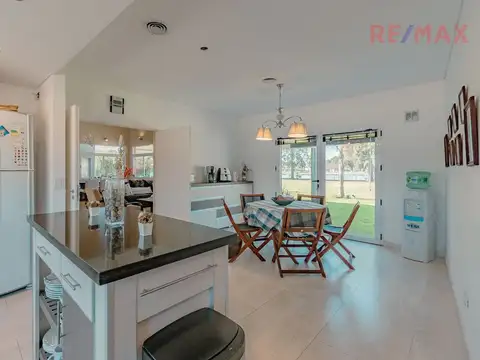 Casa en Venta con 4 cocheras