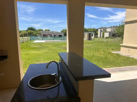 Casa en Alquiler en Countries y Barrios Cerrados en la Plata, USD 1.500