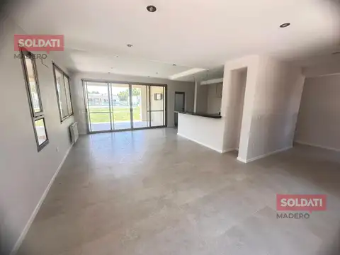 Casa en Alquiler con 1 cochera
