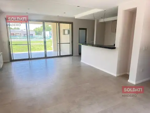 Casa 4 ambientes con 2 baños