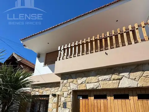 Casa 4 ambientes con departamento de entrada individual en VENTA - Don Bosco 470, Bernal