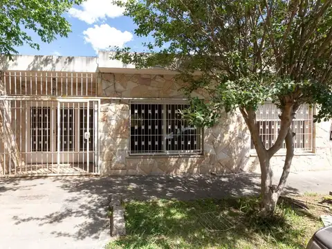 VENTA CASA EN MORON 4 AMB - PERMUTA