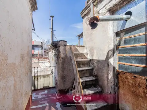 Casa 7 ambientes con 2 baños