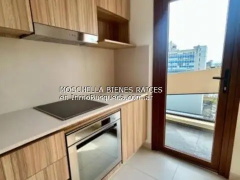 47 E/ 12 Y 13: PISO DE CATEGORÍA EN VENTA.