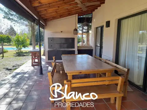 Casa 4 ambientes con 2 baños