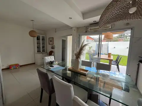Casa en Venta con 4 cocheras