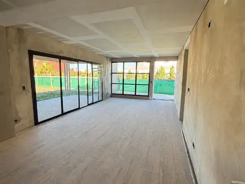 Casa en Venta en Pilar del Este - San Ramiro, USD 185.000
