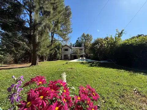 Casa en Venta Barrio El Cazador 3 dormitorios Piscina frutales horno de barro Acepta propiedad