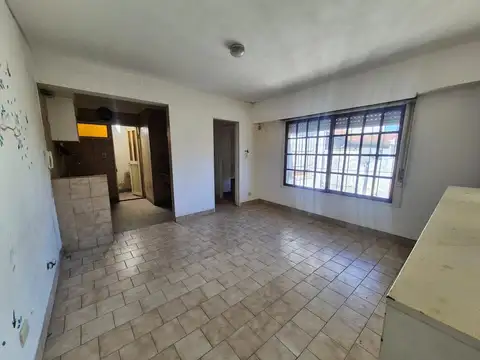 VENTA DEPARTAMENTO TIPO CASA SOBRE AVENIDA