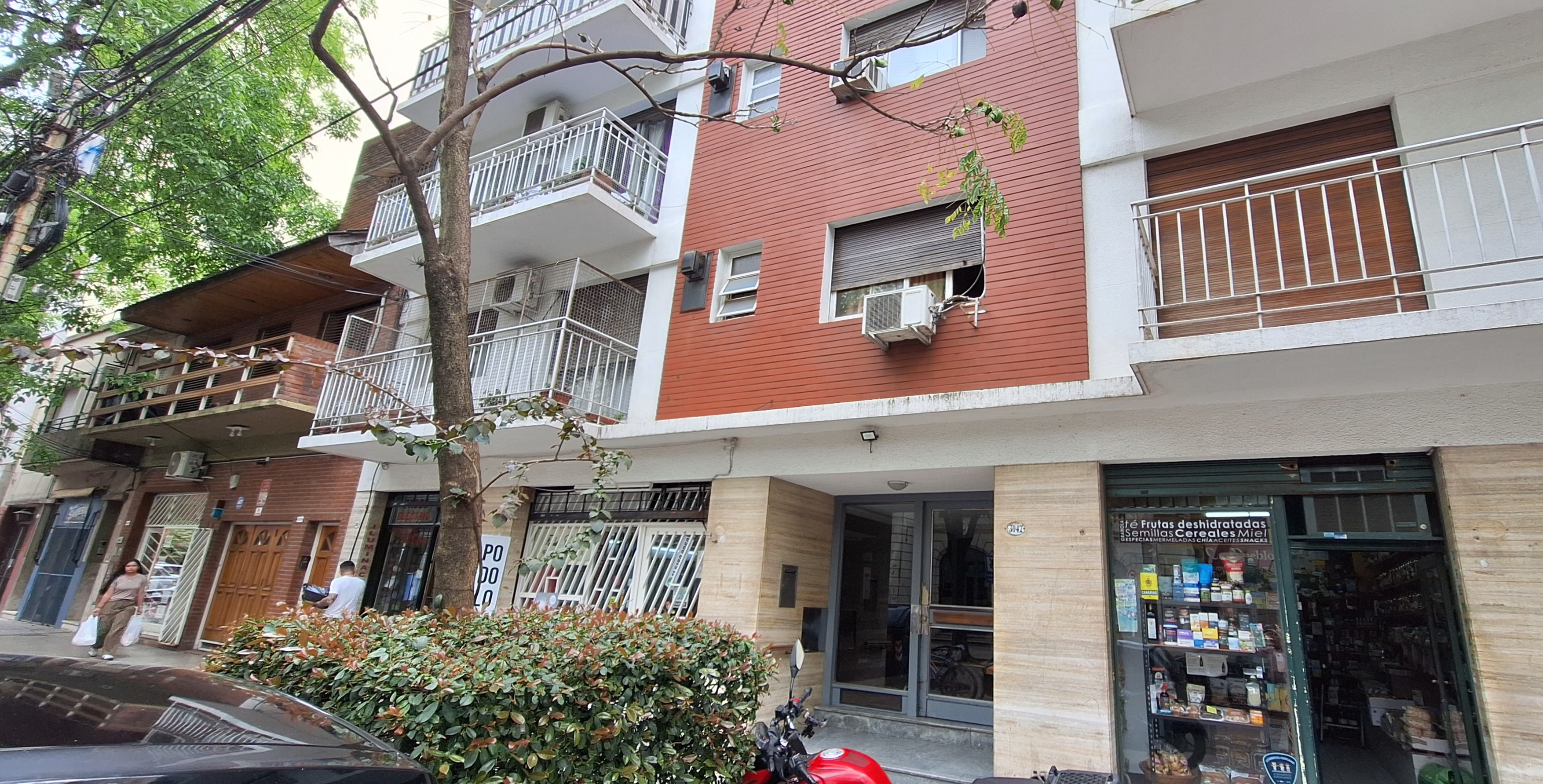 DEPTO 3 AMB.AL FRENTE CON BALCON,  COCINA COMEDOR Y LAVADERO