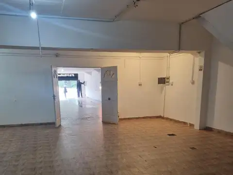 Excelente Inmueble - 2 locales comerciales sobre Colectora