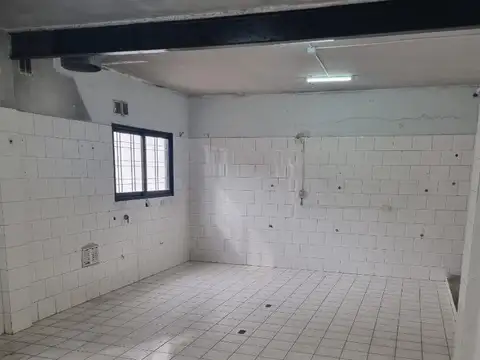 Excelente Inmueble - 2 locales comerciales sobre Colectora