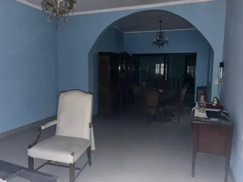 Casa 7 ambientes con 2 baños