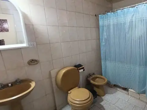 Casa 4 ambientes con 1 baño