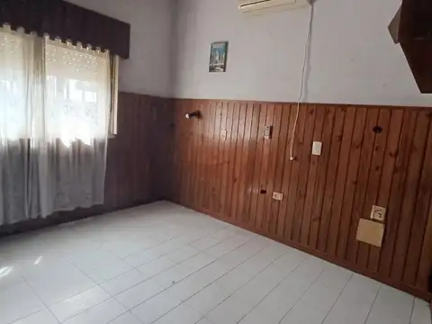 Venta Casa de 3 habitaciones + dpto. independiente