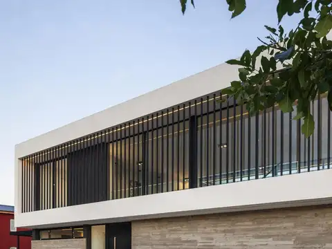 Casa 6 ambientes con 4 baños