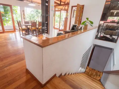 Casa en Venta con 6 cocheras