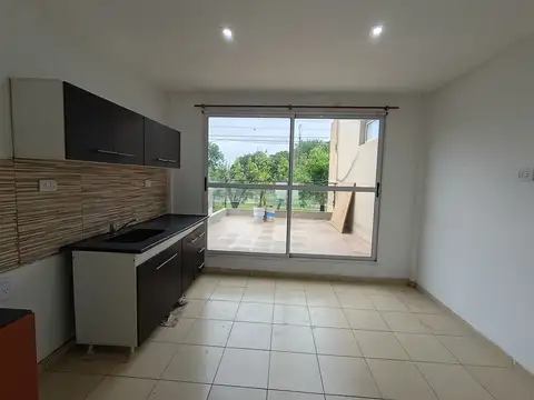 Casa en Alquiler en Castelar Norte, $ 780.000