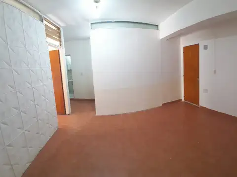 Entre Ríos 3089 primer piso escalera al frente, un dormitorio 481-5308