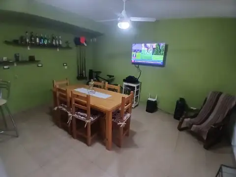 Casa 9 ambientes con 3 baños