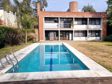 Casa en Venta en Barrio Cube, USD 297.000