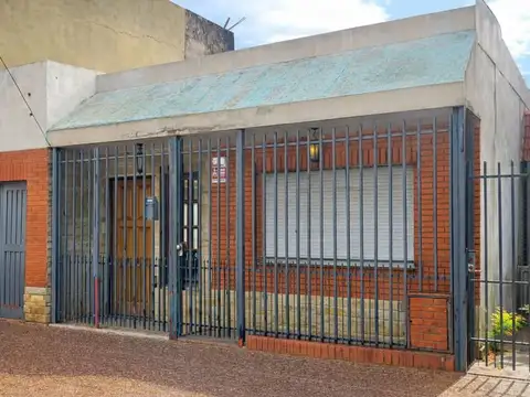 VENTA CASA 4 AMB VILLA TESEI CON JARDIN Y GARAGE