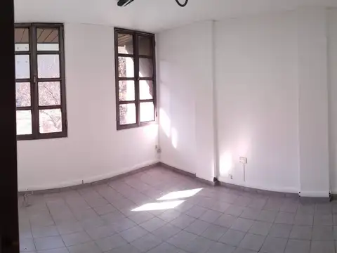 Venta Oficina - 27 de Abril, Barrio Centro