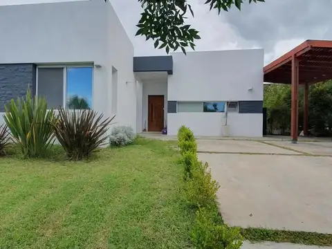 Casa en venta - 4 Dormitorios 3 Baños - Escobar