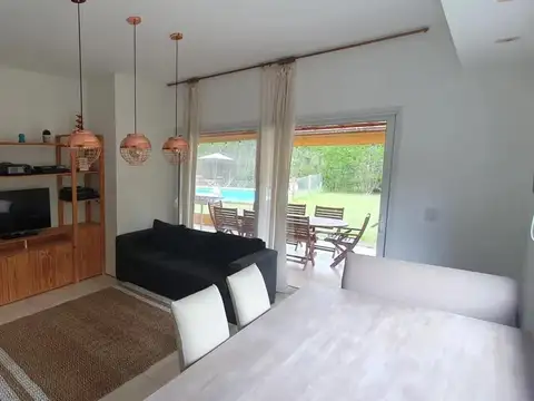 Casa 5 ambientes con 2 baños