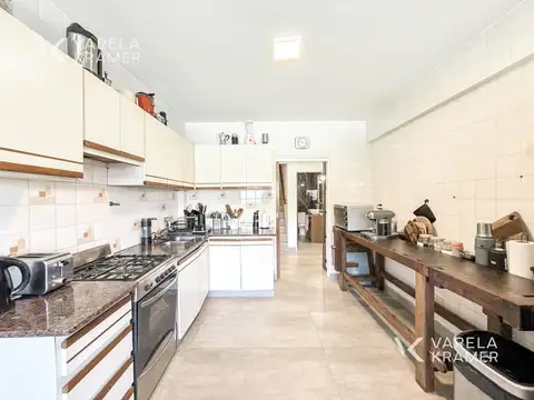 Casa en Venta con 4 cocheras