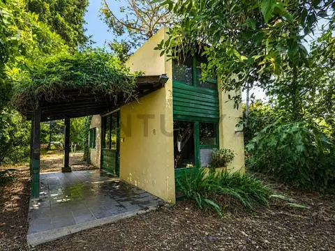 CASA EN VENTA 3 AMBIENTES CON AMPLIO PARQUE Y PARRILLA. Sierra de los Padres